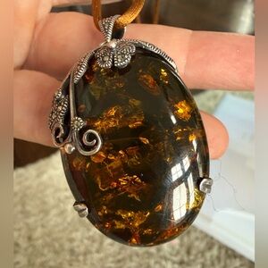 Elegant 925 Silver, marcasite and Amber Pendant Necklace